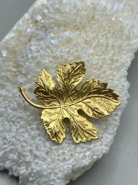Vintage Gold Tone Maple Leaf Brooch Textured Fall Autumn Statement Pin